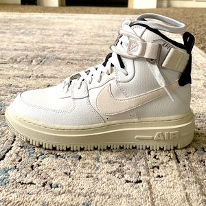 i am selling my “air force 1 high utility 2.0” shoes.